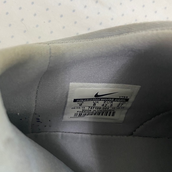 Looking to sell fast - Nike Free Mercurial FC - Picture 3 of 5